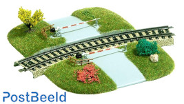 Railway level crossing for curved track
