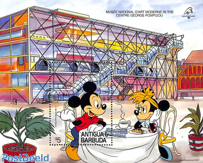 Mickey and Minnie in front of Centre Pompidou s/s